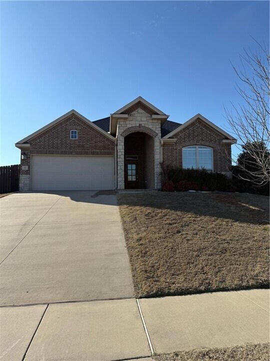 511 Rustic Creek Ln in Cave Springs, AR - Building Photo