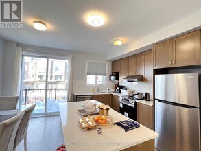 913 Moses Tennisco St in Ottawa, ON - Building Photo - Building Photo