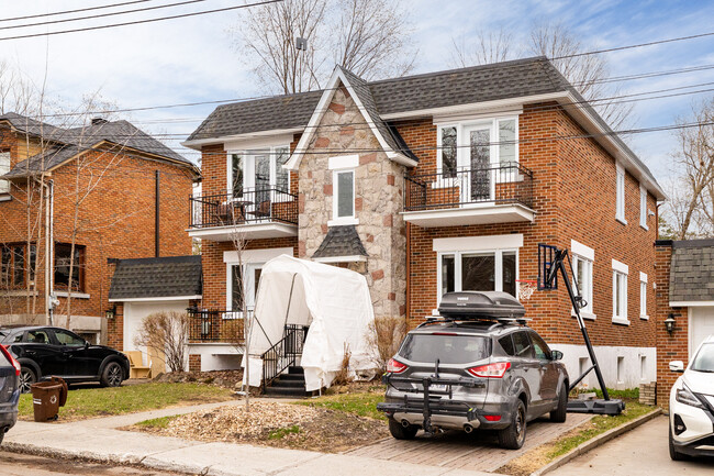 10900 Durham Av in Montréal, QC - Building Photo - Building Photo