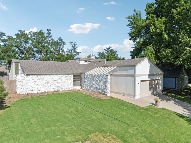 8234 S College Ave in Tulsa, OK - Building Photo - Building Photo