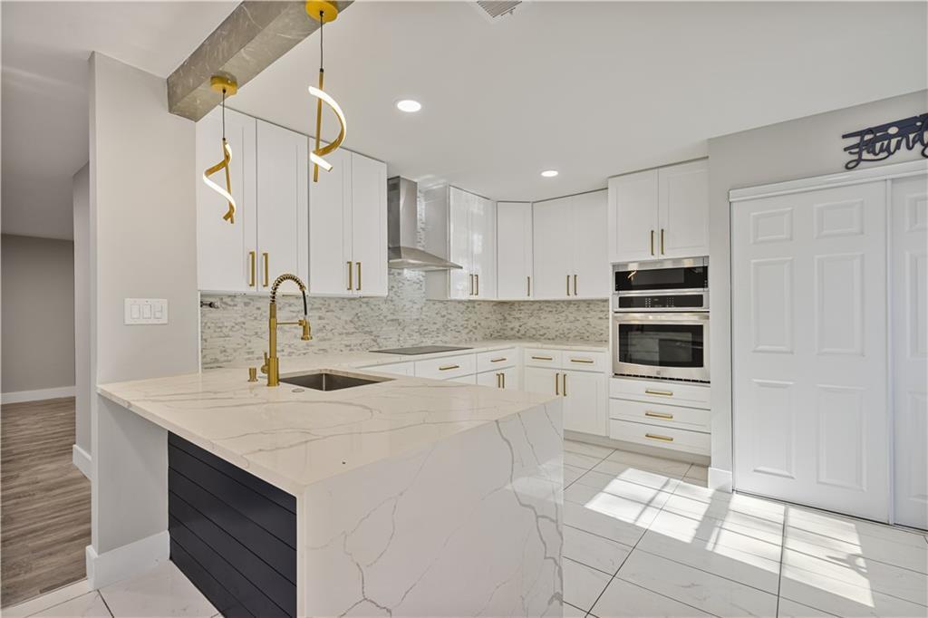 330 Winding River Dr in Atlanta, GA - Building Photo