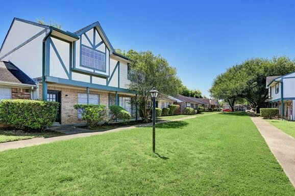 1207 Lyric Ln in Pasadena, TX - Foto de edificio - Building Photo