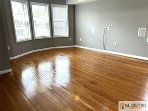 586 Jacques St in Perth Amboy, NJ - Building Photo - Building Photo
