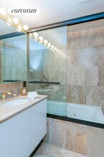 422 E 72nd St in New York, NY - Foto de edificio - Building Photo