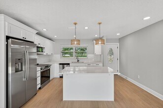 8110 Macoma Dr NE in St. Petersburg, FL - Building Photo - Building Photo