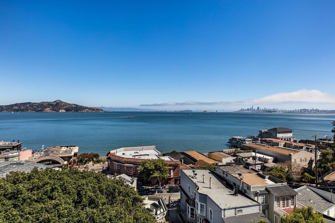 104 Bulkley Ave in Sausalito, CA - Building Photo
