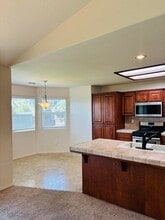 1407 W Burgundy Ct in Hanford, CA - Building Photo - Building Photo