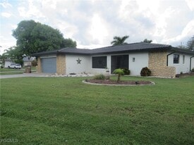 127 SE 42nd St in Cape Coral, FL - Building Photo