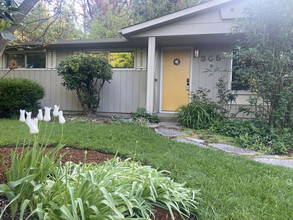 305 Rustic Pl in Eugene, OR - Building Photo - Building Photo