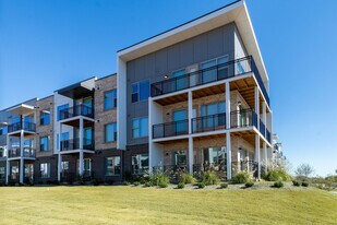 Taryn at 401 in Raleigh, NC - Building Photo