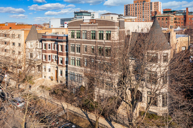 516 W Oakdale Ave in Chicago, IL - Building Photo - Building Photo