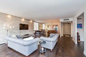 100 E Bellevue Pl in Chicago, IL - Building Photo - Building Photo