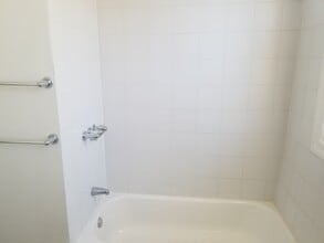 1226 W Allegheny Ave, Unit 2 Front in Philadelphia, PA - Building Photo - Building Photo