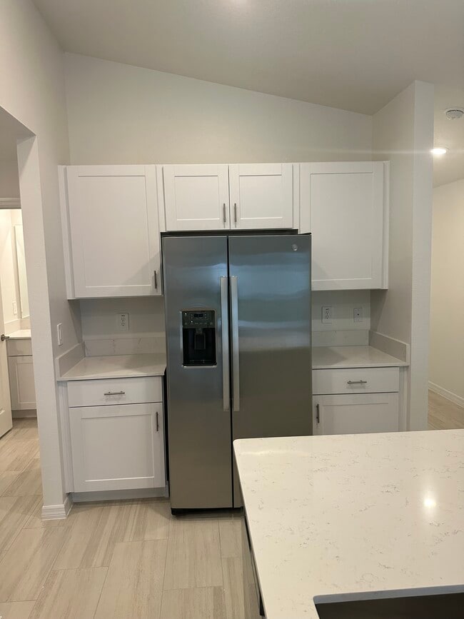 4045 Radiant Mountain Dr in Plant City, FL - Building Photo - Building Photo