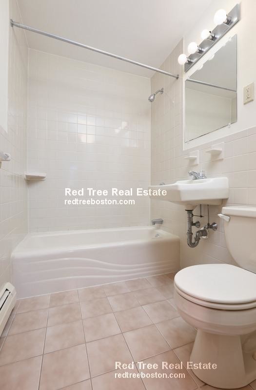 272 Grove St-Unit -4 in Newton, MA - Building Photo - Building Photo
