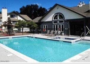 6 Residence Inn Dr in Latham, NY - Building Photo - Building Photo