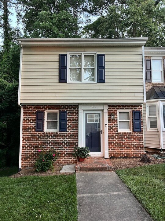 4131 Kaplan Dr in Raleigh, NC - Foto de edificio