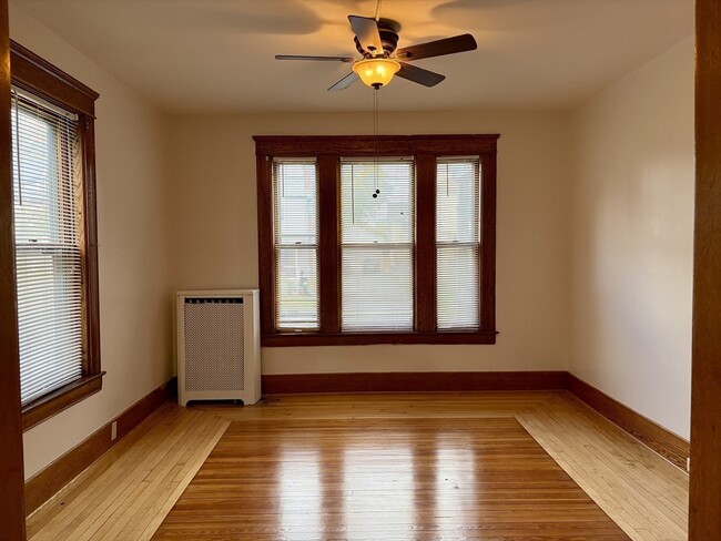 271-273-273 Pleasant St in Holyoke, MA - Building Photo - Building Photo