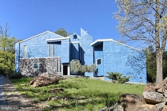 1813 Holly Dr in Harrisburg, PA - Building Photo - Building Photo