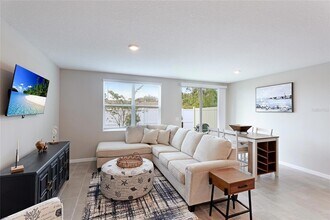 17063 Coral Key Dr in Nokomis, FL - Foto de edificio - Building Photo