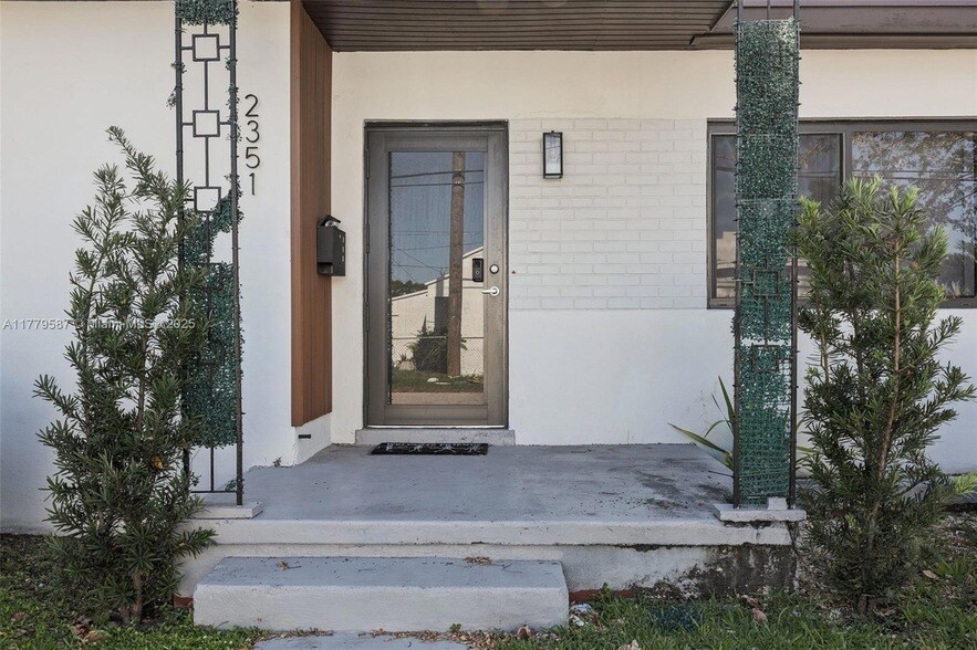 2353 SW 31st Ave, Unit 2351 in Miami, FL - Building Photo