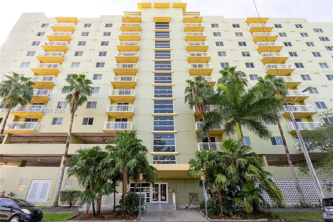 816 NW 11th St, Unit 1006 in Miami, FL - Foto de edificio