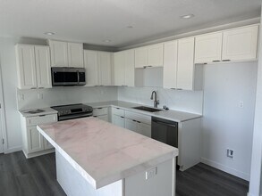 7343 Dogwood Ave in California City, CA - Building Photo - Building Photo