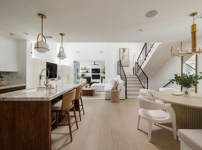 property at 428 1/2 Fernleaf Ave