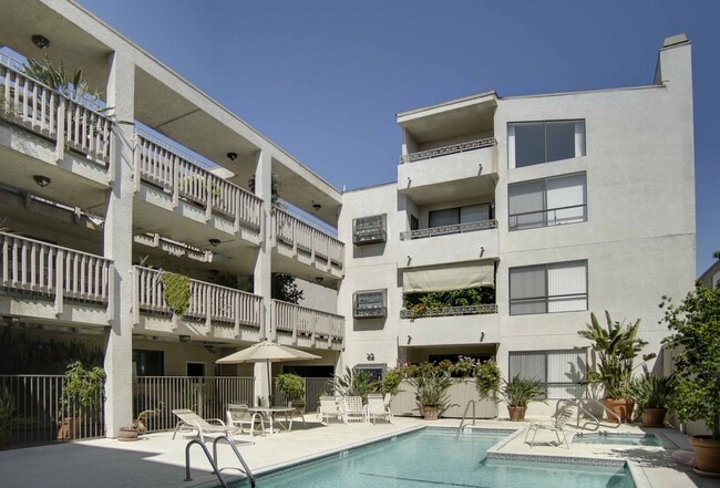 4707 Willis Ave, Unit 101 in Sherman Oaks, CA - Building Photo - Building Photo