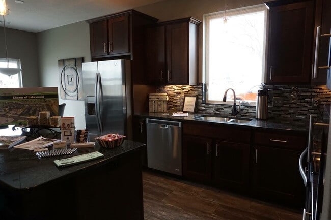 2455 Waterpark Loop SE in Mandan, ND - Building Photo - Building Photo