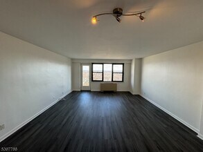 285 Aycrigg Ave in Passaic, NJ - Building Photo - Building Photo