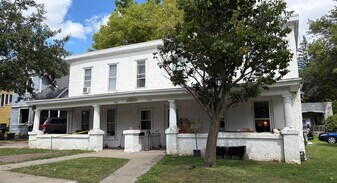 228 E Bloomington St in Iowa City, IA - Building Photo