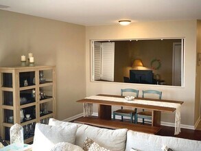 1635 N Milwaukee Ave in Libertyville, IL - Building Photo - Building Photo
