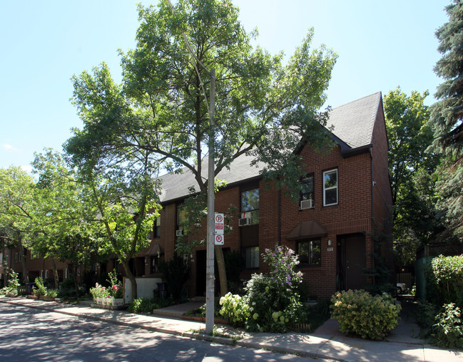 367-379 Melita Cres in Toronto, ON - Building Photo - Building Photo