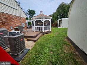 8001 Postoak Rd in Potomac, MD - Building Photo - Building Photo