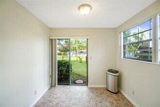 8807 W Sunrise Blvd in Plantation, FL - Building Photo - Building Photo