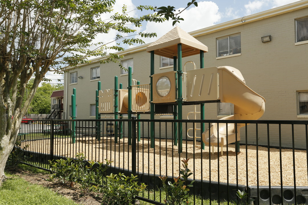 Sycamore Gardens in Pasadena, TX - Building Photo