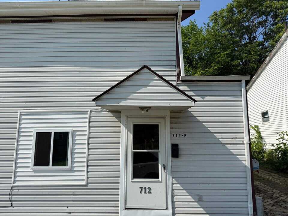 712 Dock St in Steubenville, OH - Building Photo