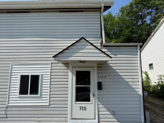 property at 712 Dock St