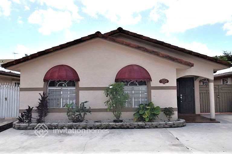 3154 W 77th Pl in Hialeah, FL - Foto de edificio