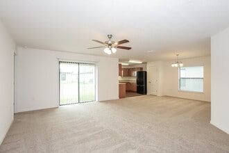 745 Chatham Walk in Ruskin, FL - Building Photo - Building Photo