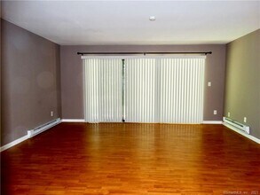 155 Candlewood Dr in South Windsor, CT - Building Photo - Building Photo