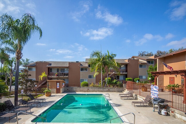 The Fletcher in La Mesa, CA - Foto de edificio - Building Photo