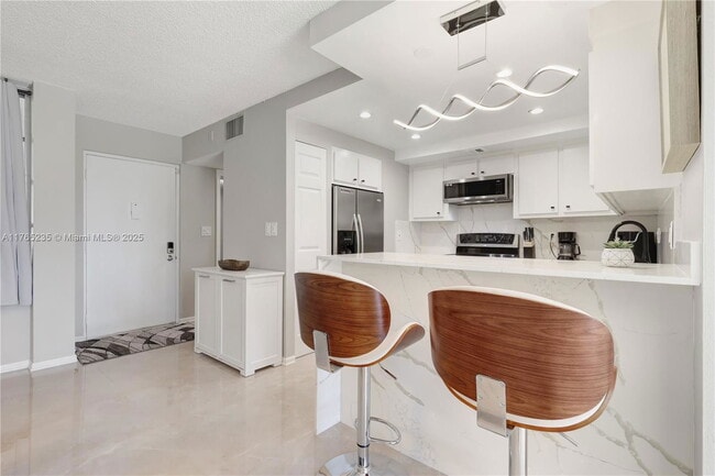 7011 Environ Blvd in Lauderhill, FL - Building Photo - Building Photo