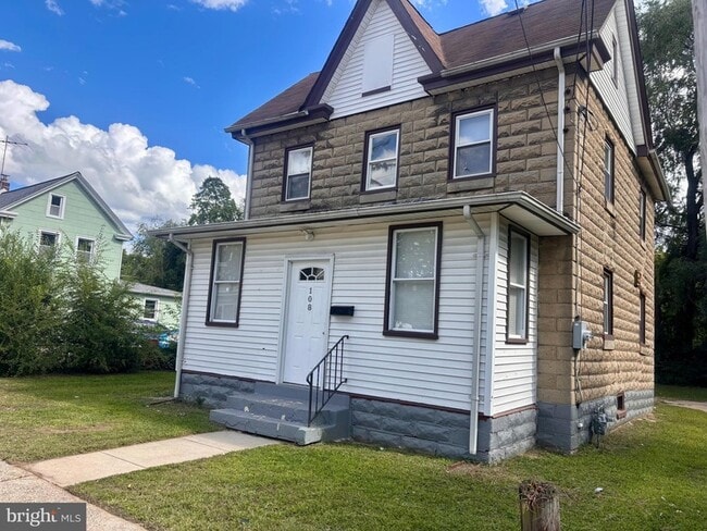 property at 108 W Buck St