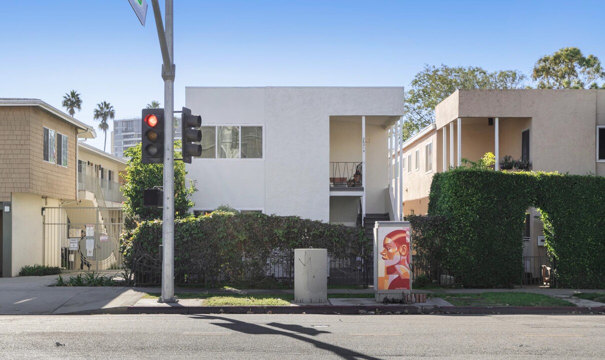 2621 Abbot Kinney Blvd in Venice, CA - Building Photo