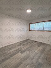 1505 E 9th St in The Dalles, OR - Foto de edificio - Building Photo