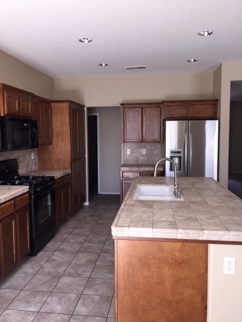 6301 W Whitley Ave in Visalia, CA - Building Photo - Building Photo