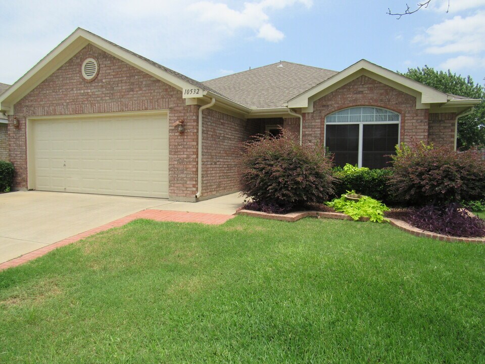 10532 Braewood Dr in Fort Worth, TX - Building Photo