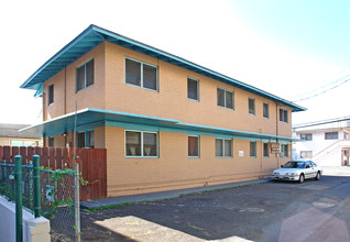 2306 Young St in Honolulu, HI - Building Photo - Building Photo